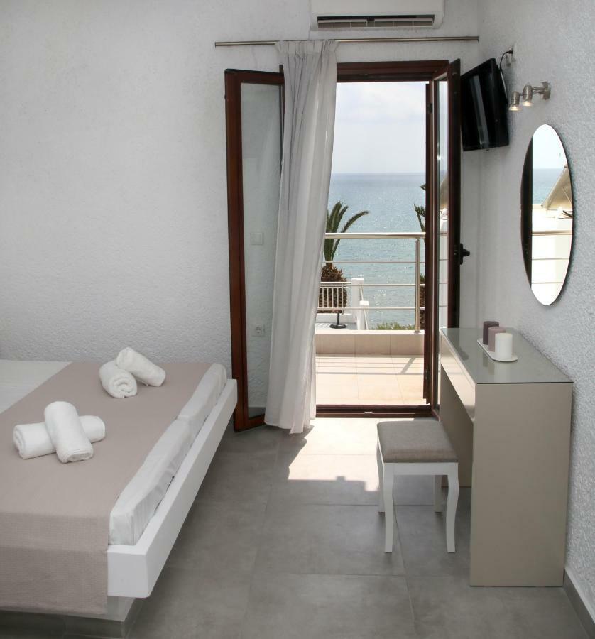 Blue Ocean Apartments Makrýgialos Exteriér fotografie
