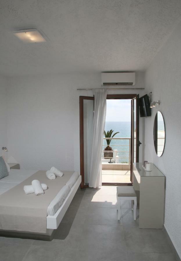Blue Ocean Apartments Makrýgialos Exteriér fotografie
